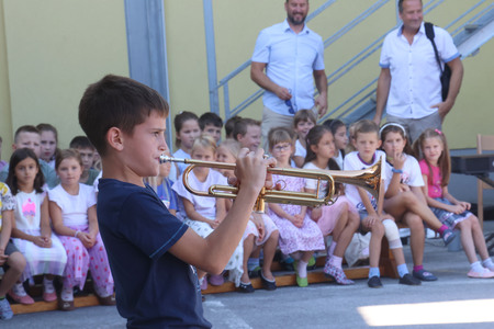PRVI ŠOLSKI DAN CERKNICA 11 FOTO LJUBO VUKELIČ